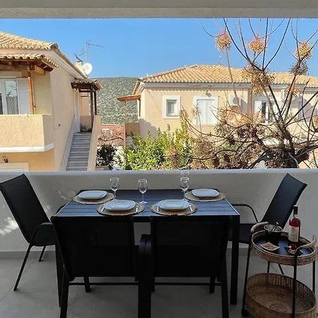 Lovely 2-Bedroom Apartment In The Heart Of Ermioni Exterior photo