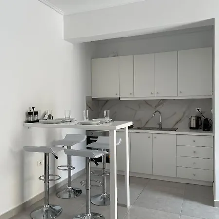 Lovely 2-Bedroom Apartment In The Heart Of Ermioni Exterior photo