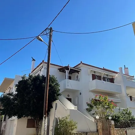 Lovely 2-Bedroom Apartment In The Heart Of Ermioni Exterior photo