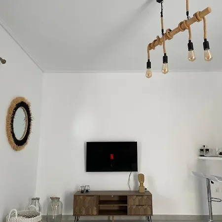 Lovely 2-Bedroom Apartment In The Heart Of Ermioni Exterior photo