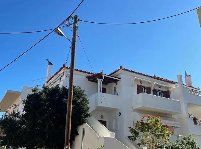 Lovely 2-Bedroom Apartment In The Heart Of Ermioni